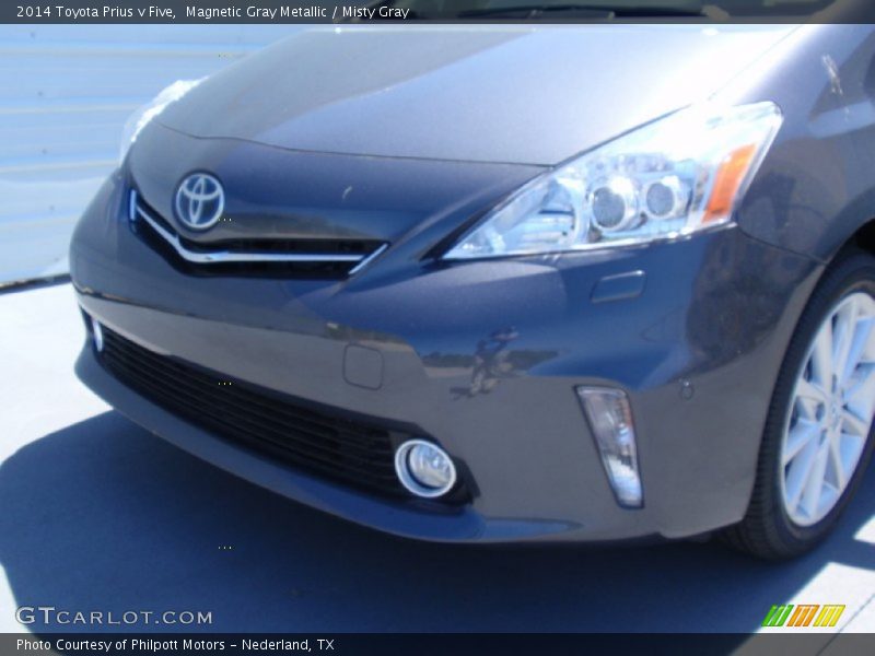 Magnetic Gray Metallic / Misty Gray 2014 Toyota Prius v Five