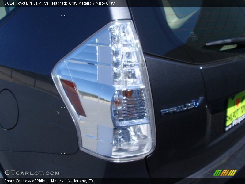 Magnetic Gray Metallic / Misty Gray 2014 Toyota Prius v Five