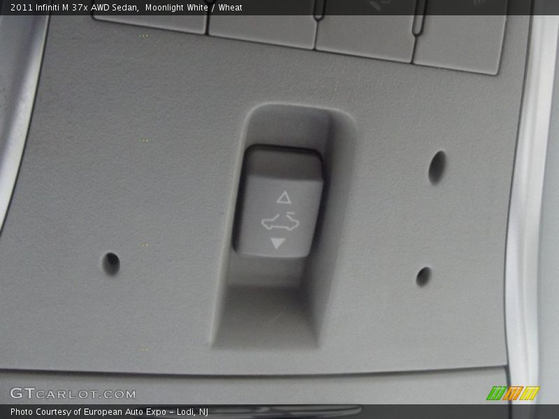 Moonlight White / Wheat 2011 Infiniti M 37x AWD Sedan