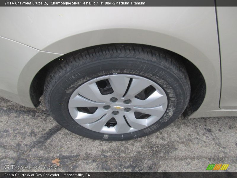 Champagne Silver Metallic / Jet Black/Medium Titanium 2014 Chevrolet Cruze LS