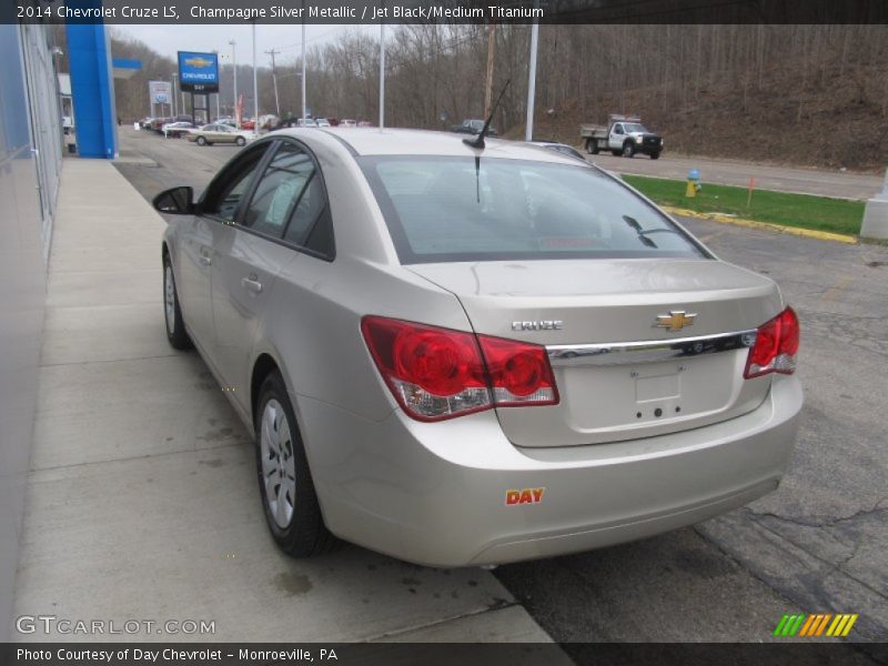 Champagne Silver Metallic / Jet Black/Medium Titanium 2014 Chevrolet Cruze LS