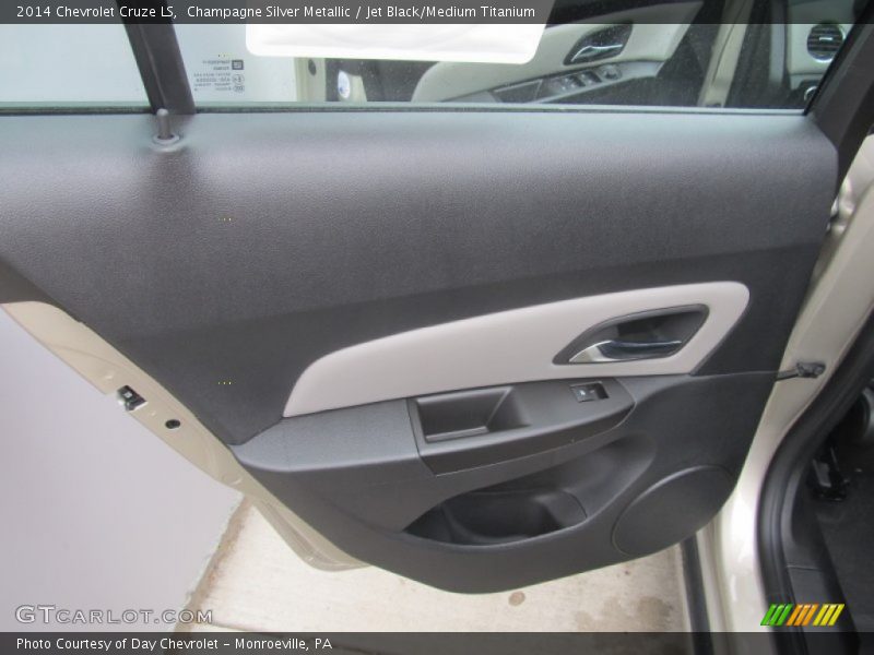 Champagne Silver Metallic / Jet Black/Medium Titanium 2014 Chevrolet Cruze LS