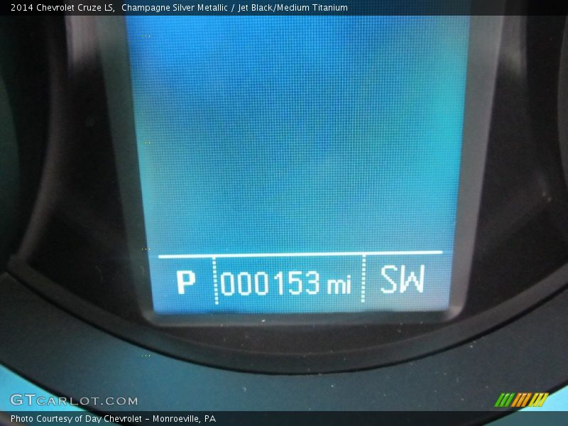 Champagne Silver Metallic / Jet Black/Medium Titanium 2014 Chevrolet Cruze LS