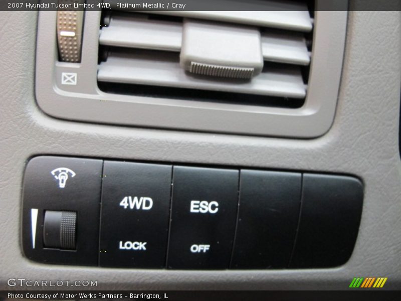 Platinum Metallic / Gray 2007 Hyundai Tucson Limited 4WD