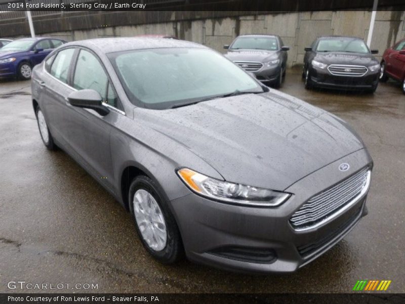 Front 3/4 View of 2014 Fusion S