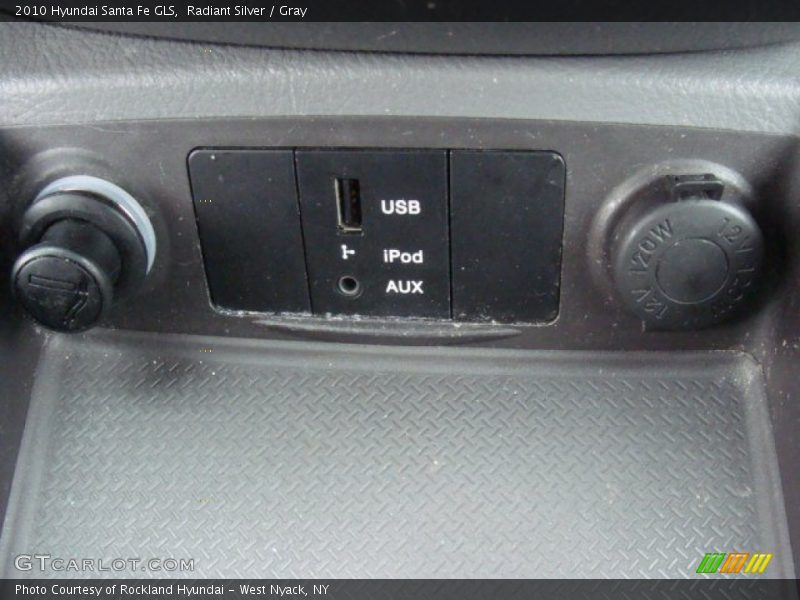 Radiant Silver / Gray 2010 Hyundai Santa Fe GLS