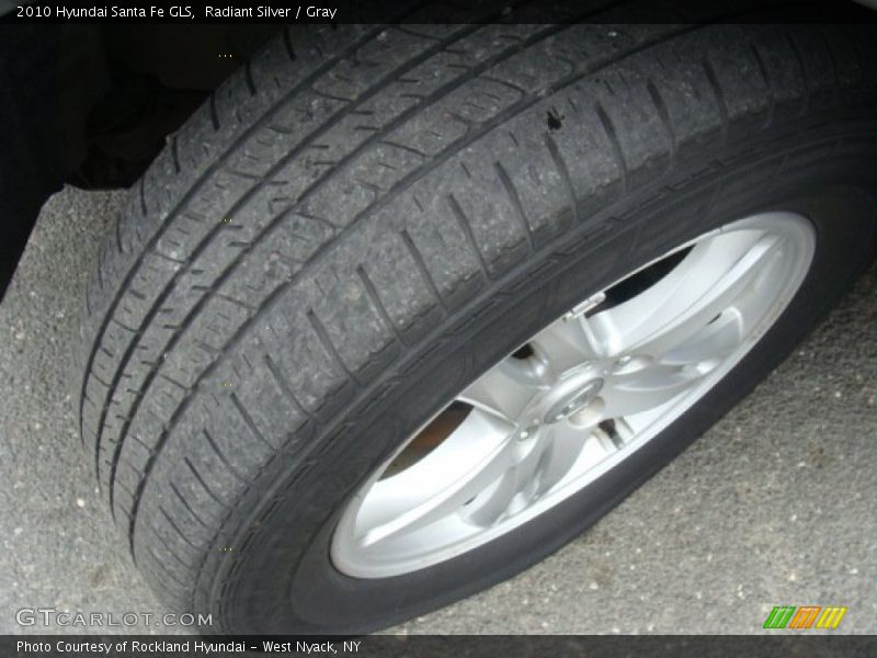 Radiant Silver / Gray 2010 Hyundai Santa Fe GLS