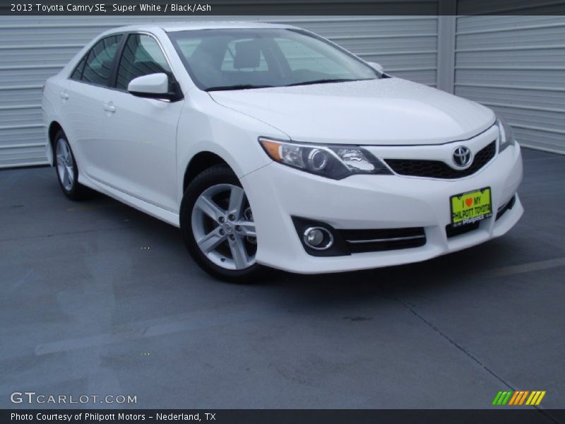 Super White / Black/Ash 2013 Toyota Camry SE