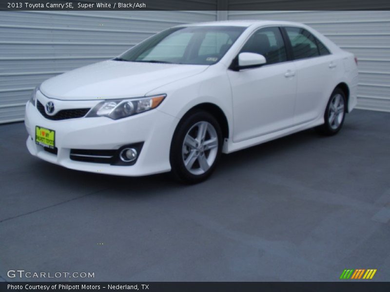 Super White / Black/Ash 2013 Toyota Camry SE