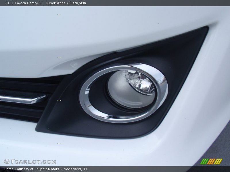 Super White / Black/Ash 2013 Toyota Camry SE