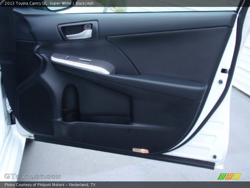 Super White / Black/Ash 2013 Toyota Camry SE