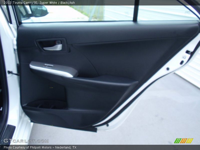 Super White / Black/Ash 2013 Toyota Camry SE