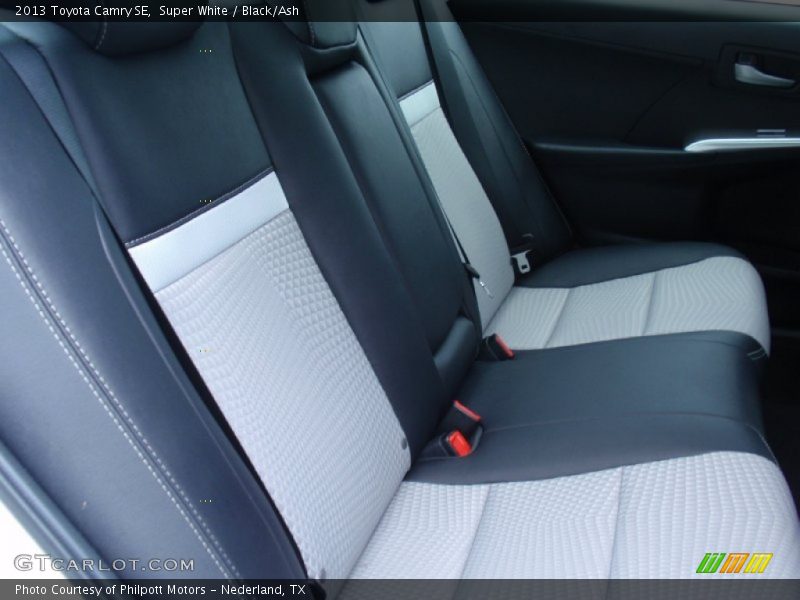 Super White / Black/Ash 2013 Toyota Camry SE