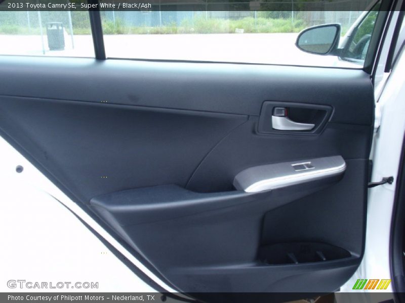Super White / Black/Ash 2013 Toyota Camry SE