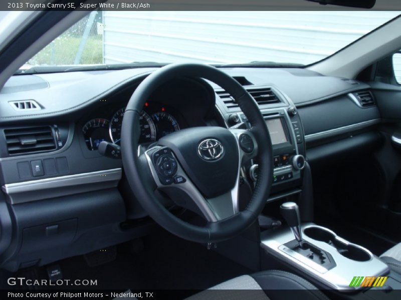 Super White / Black/Ash 2013 Toyota Camry SE