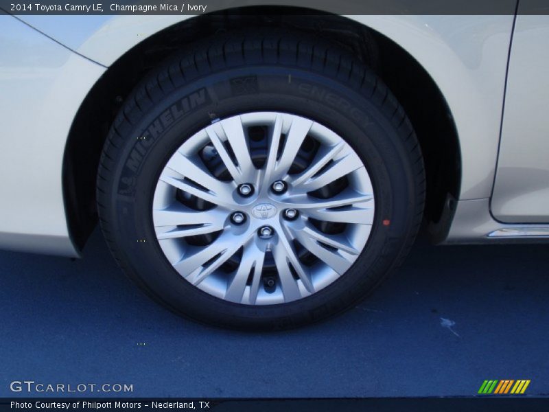 Champagne Mica / Ivory 2014 Toyota Camry LE