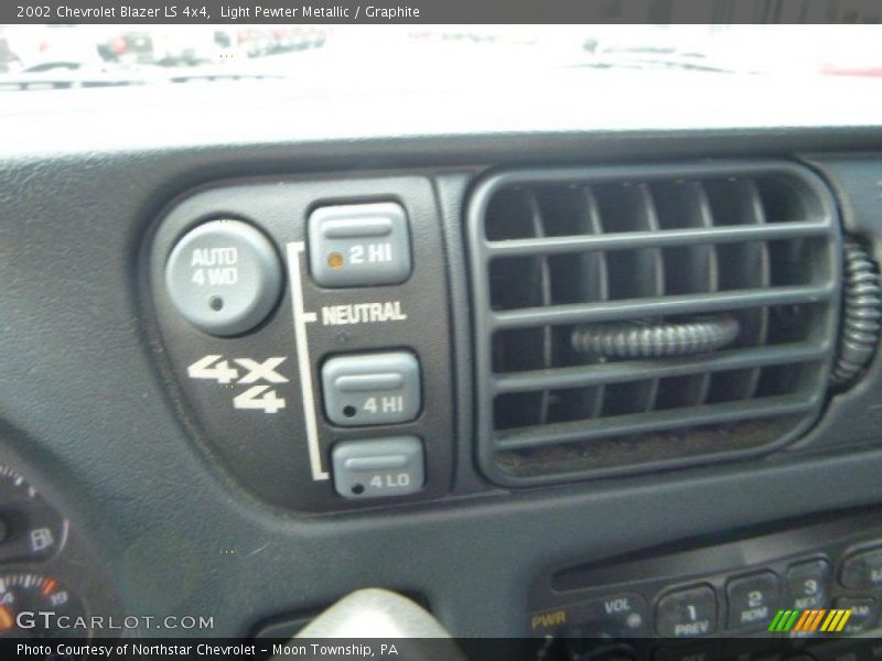 Light Pewter Metallic / Graphite 2002 Chevrolet Blazer LS 4x4
