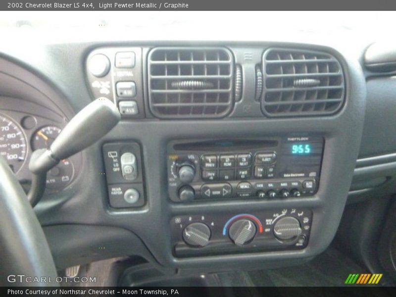 Light Pewter Metallic / Graphite 2002 Chevrolet Blazer LS 4x4