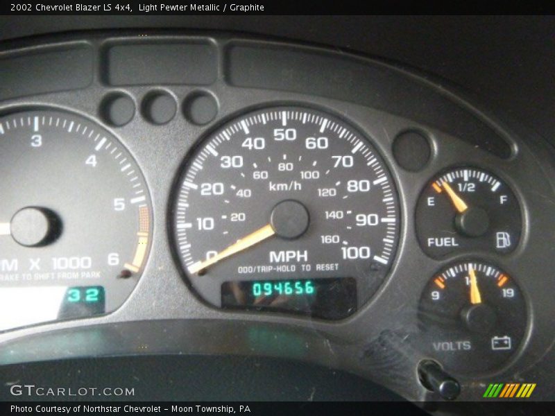 Light Pewter Metallic / Graphite 2002 Chevrolet Blazer LS 4x4