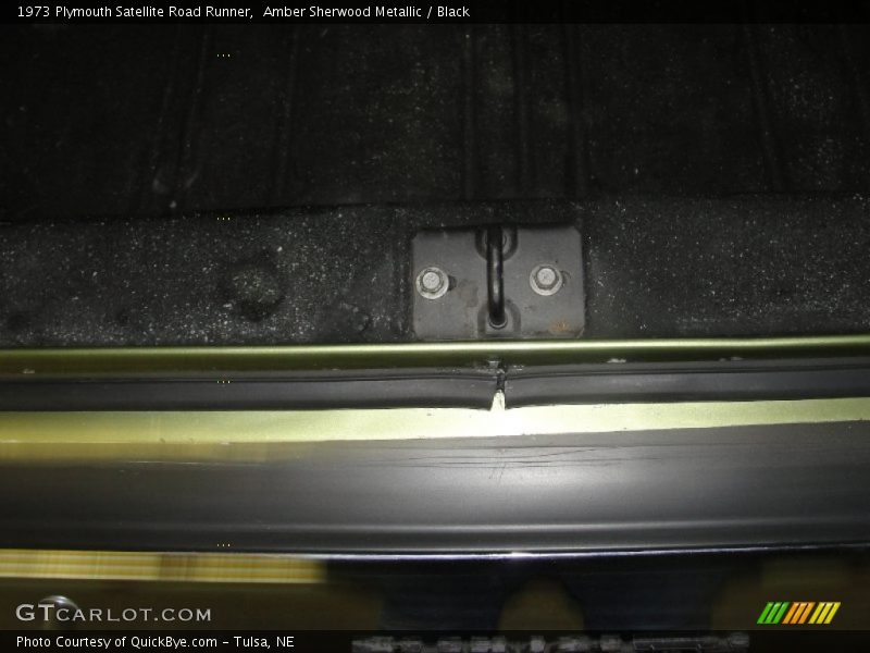 Amber Sherwood Metallic / Black 1973 Plymouth Satellite Road Runner