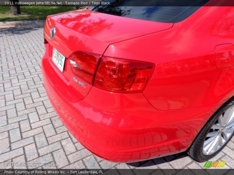 Tornado Red / Titan Black 2011 Volkswagen Jetta SEL Sedan