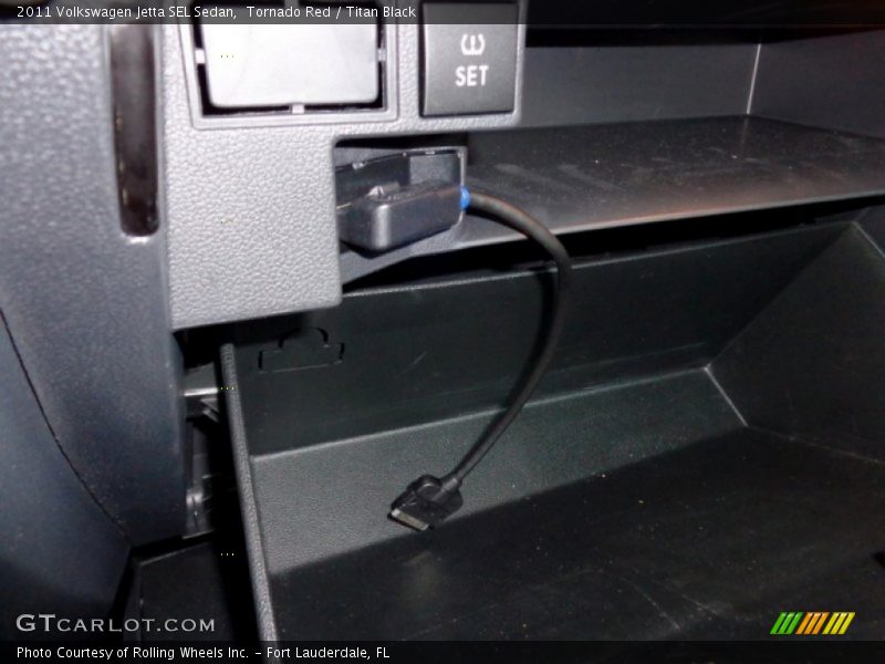 Tornado Red / Titan Black 2011 Volkswagen Jetta SEL Sedan