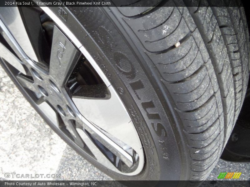 Titanium Gray / Black Pinwheel Knit Cloth 2014 Kia Soul !