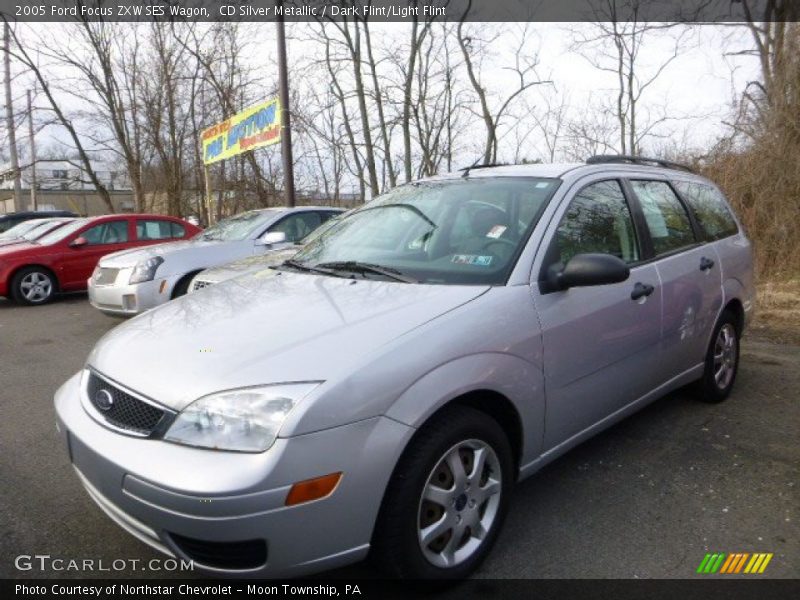 Front 3/4 View of 2005 Focus ZXW SES Wagon