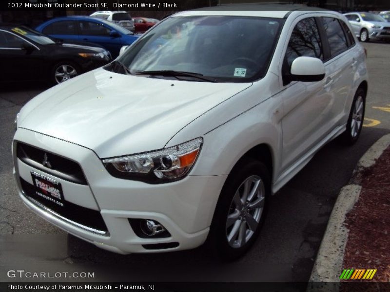 Diamond White / Black 2012 Mitsubishi Outlander Sport SE