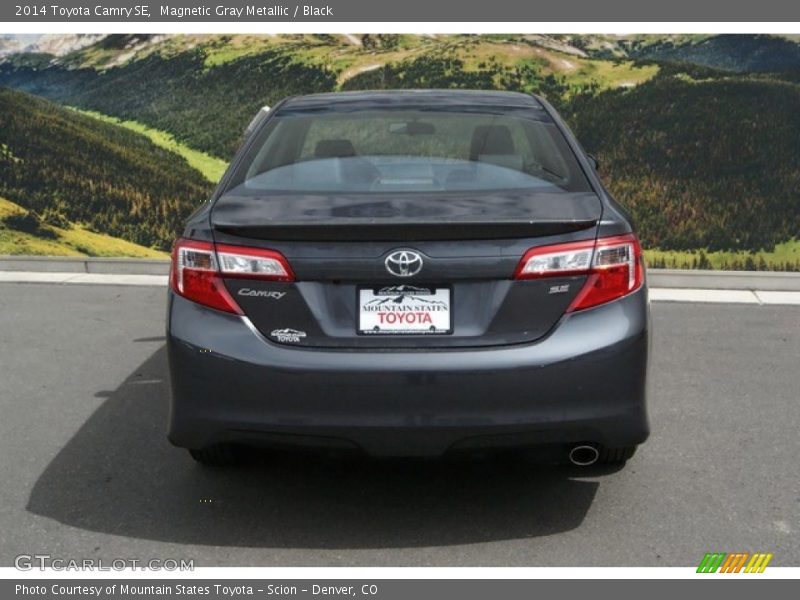 Magnetic Gray Metallic / Black 2014 Toyota Camry SE
