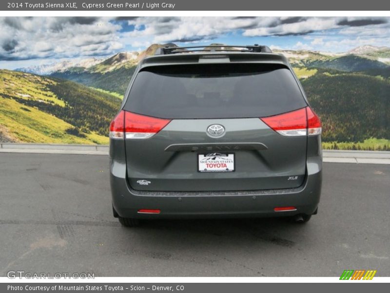 Cypress Green Pearl / Light Gray 2014 Toyota Sienna XLE