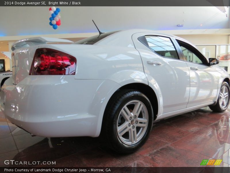 Bright White / Black 2014 Dodge Avenger SE
