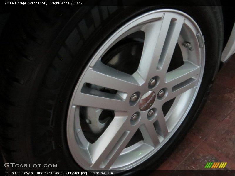 Bright White / Black 2014 Dodge Avenger SE