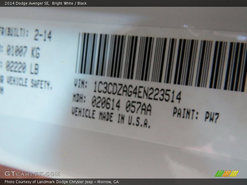 Bright White / Black 2014 Dodge Avenger SE