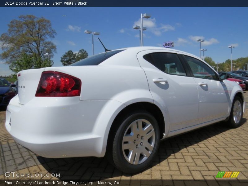 Bright White / Black 2014 Dodge Avenger SE