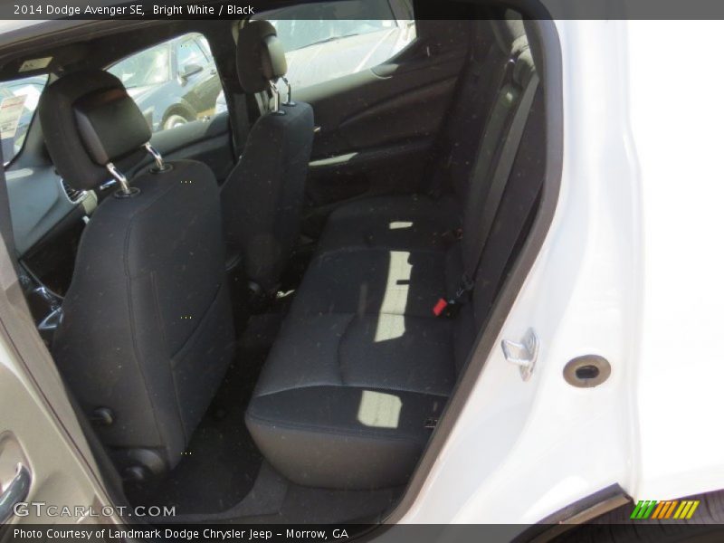Bright White / Black 2014 Dodge Avenger SE