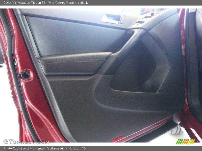 Wild Cherry Metallic / Black 2014 Volkswagen Tiguan SE