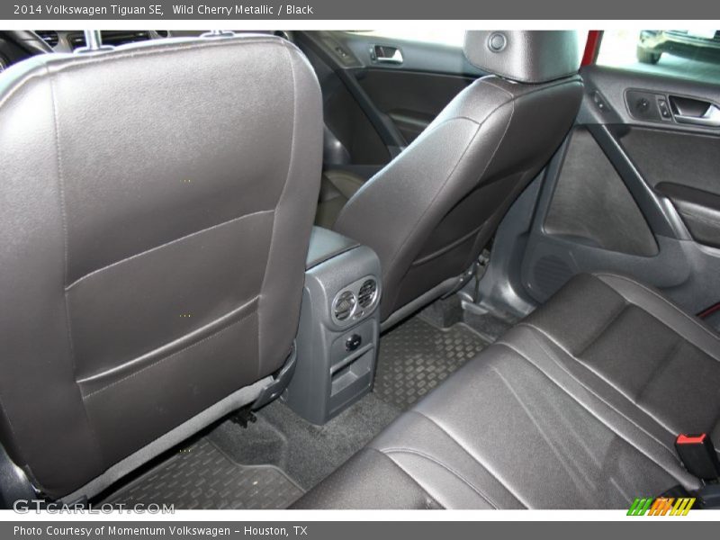 Wild Cherry Metallic / Black 2014 Volkswagen Tiguan SE