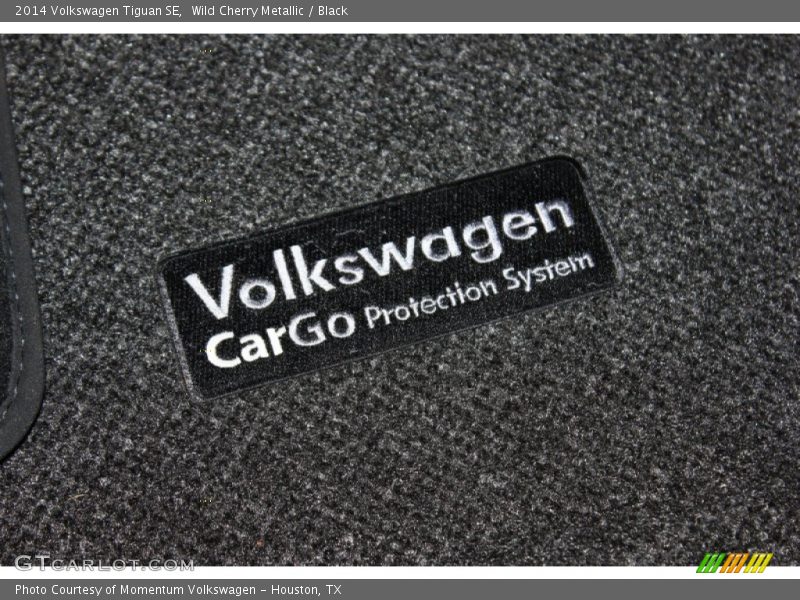 Wild Cherry Metallic / Black 2014 Volkswagen Tiguan SE