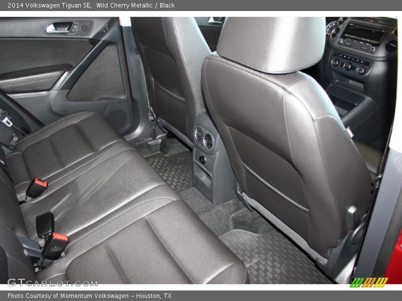 Wild Cherry Metallic / Black 2014 Volkswagen Tiguan SE