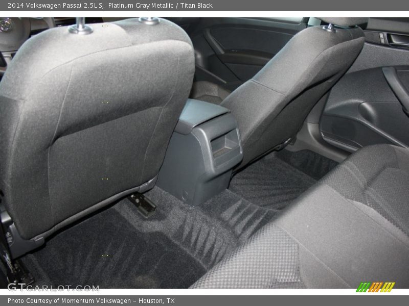 Platinum Gray Metallic / Titan Black 2014 Volkswagen Passat 2.5L S