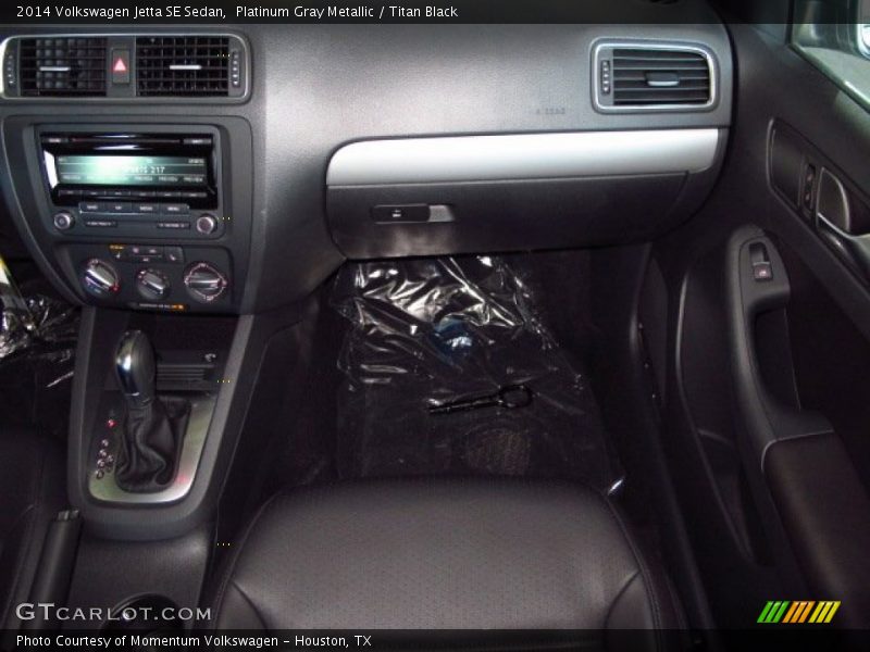 Platinum Gray Metallic / Titan Black 2014 Volkswagen Jetta SE Sedan