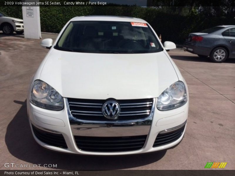 Candy White / Pure Beige 2009 Volkswagen Jetta SE Sedan