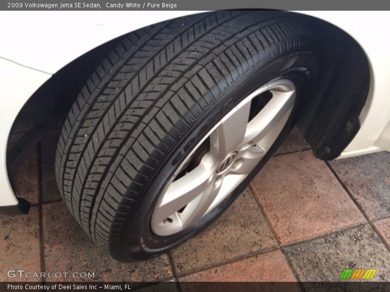 Candy White / Pure Beige 2009 Volkswagen Jetta SE Sedan