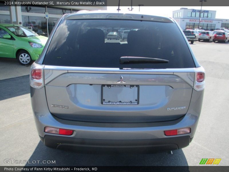 Mercury Gray Metallic / Black 2014 Mitsubishi Outlander SE