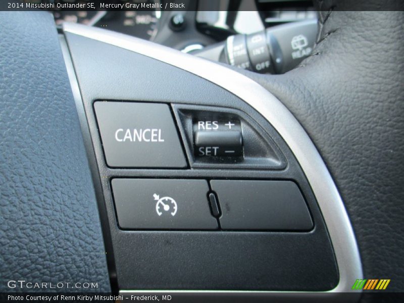 Mercury Gray Metallic / Black 2014 Mitsubishi Outlander SE