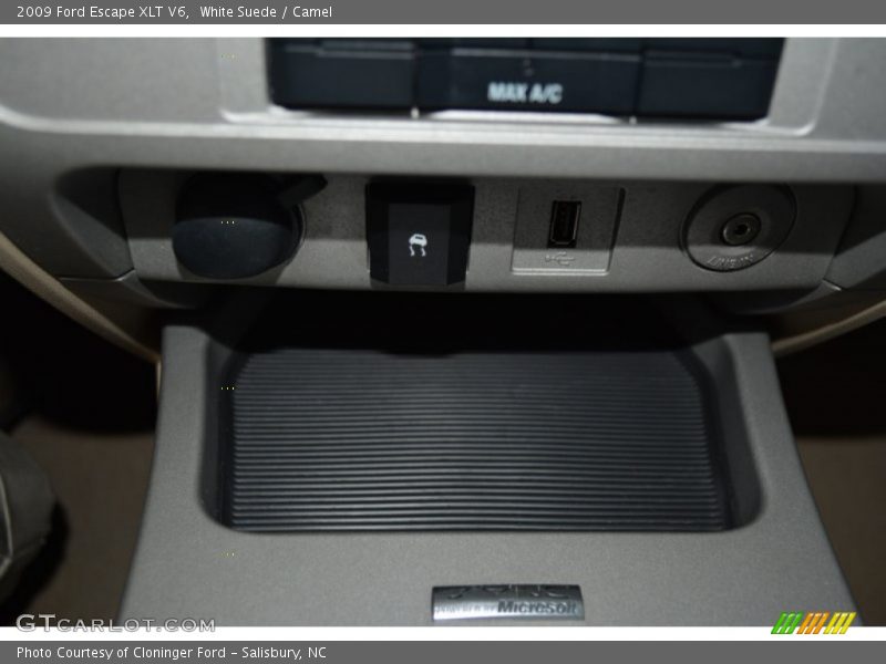 White Suede / Camel 2009 Ford Escape XLT V6