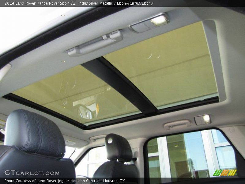 Sunroof of 2014 Range Rover Sport SE