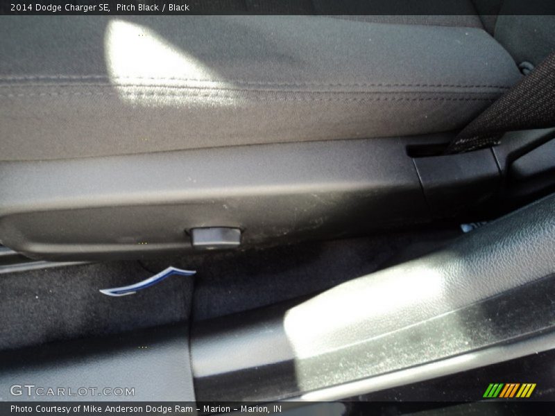 Pitch Black / Black 2014 Dodge Charger SE