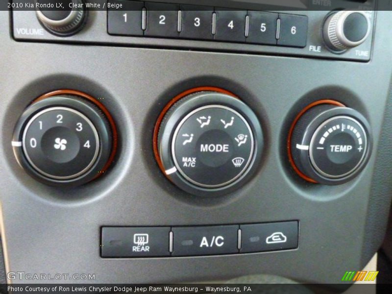 Controls of 2010 Rondo LX